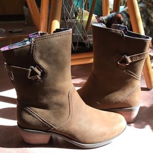 New Teva Foxy Brown Leather Boots - Size 9.5